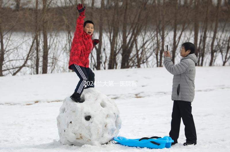 2024蘭大第一醫(yī)院宮腔鏡手術費用分為不同的局麻或全身麻醉